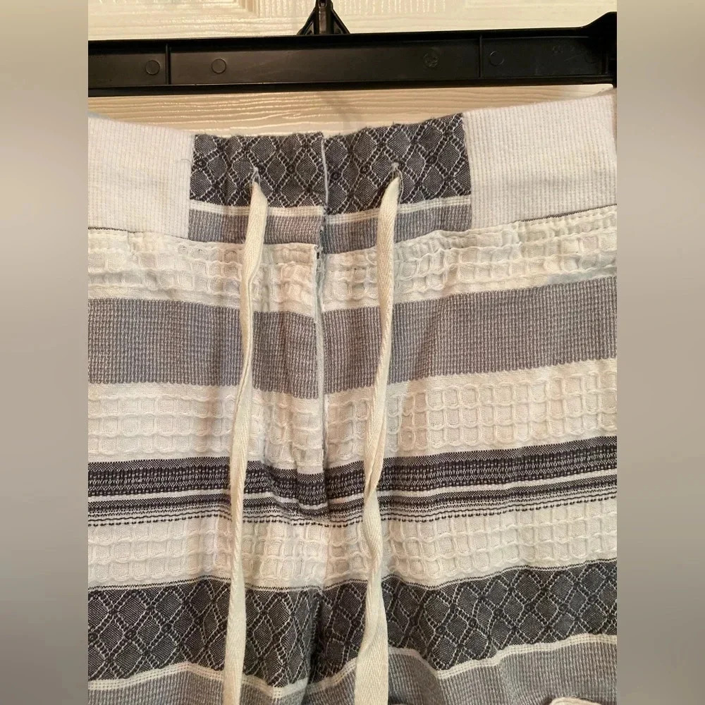 Ann Taylor Loft shorts size 4 - Picture 5 of 9
